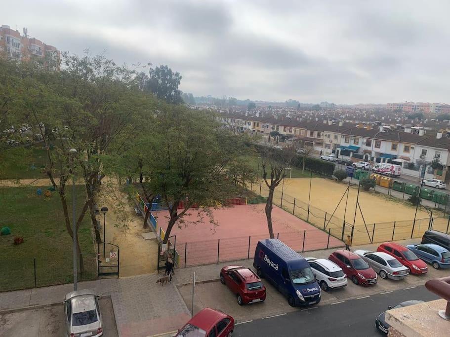 Vistas Desde Montequinto Apartamento Dos Hermanas Exterior foto